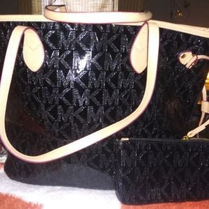 NEW Michael Kors Oversized Tote & Wristlet